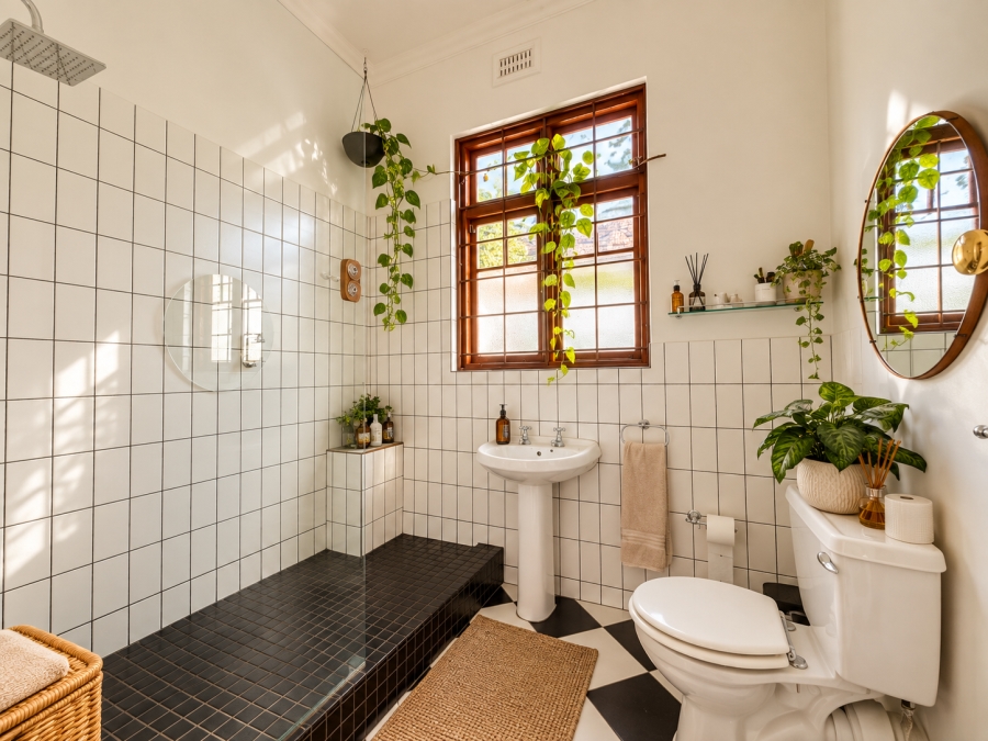 3 Bedroom Property for Sale in Vredehoek Western Cape